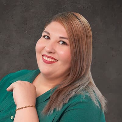 Mtra. Daniela, Encargada del Colegio Bambinos en Mazatlán Mtra. Daniela, Encargada del Colegio Bambinos en Mazatlán
