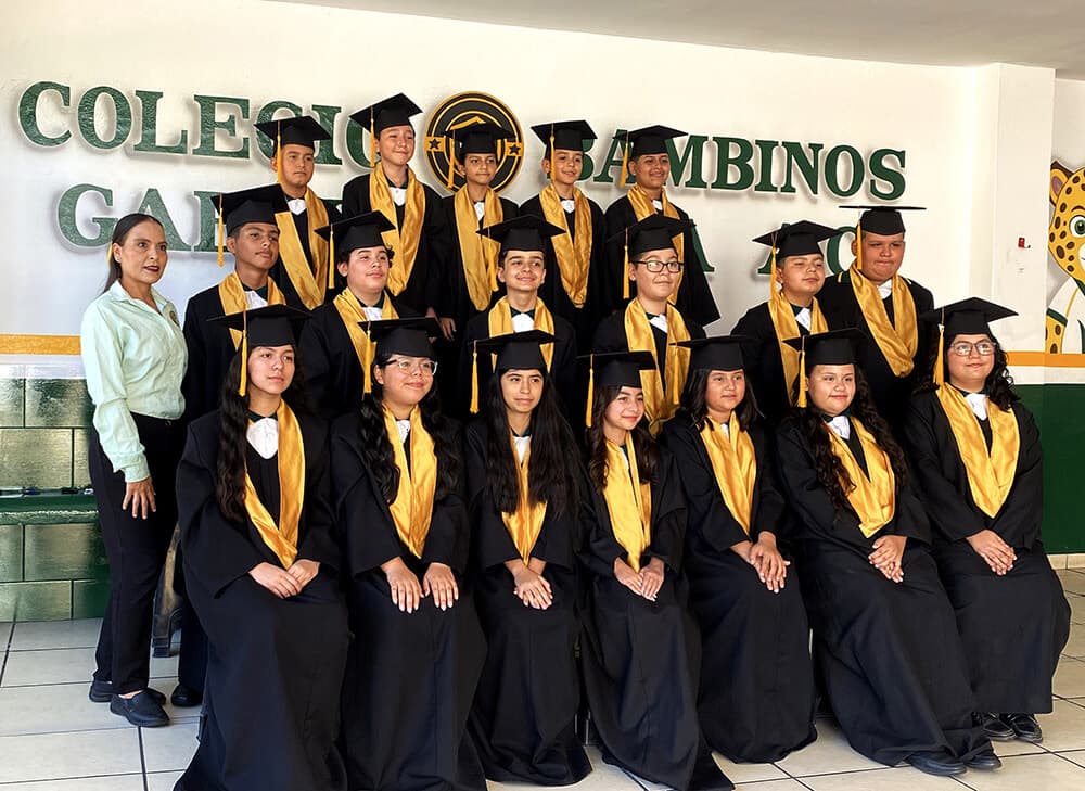 Generación de alumnos graduados del Colegio Bambinos Gabriel Leyva en Mazatlán Generación de alumnos graduados del Colegio Bambinos Gabriel Leyva en Mazatlán